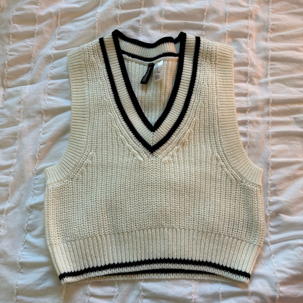 H & M cropped sleeveless sweater size US XS
